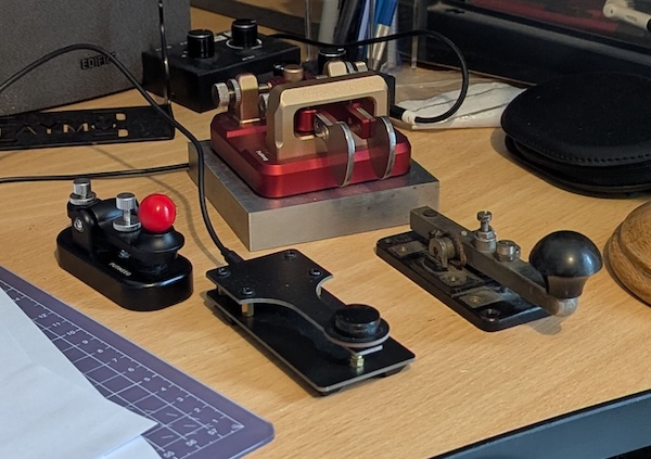Picture of my several Morse keys.