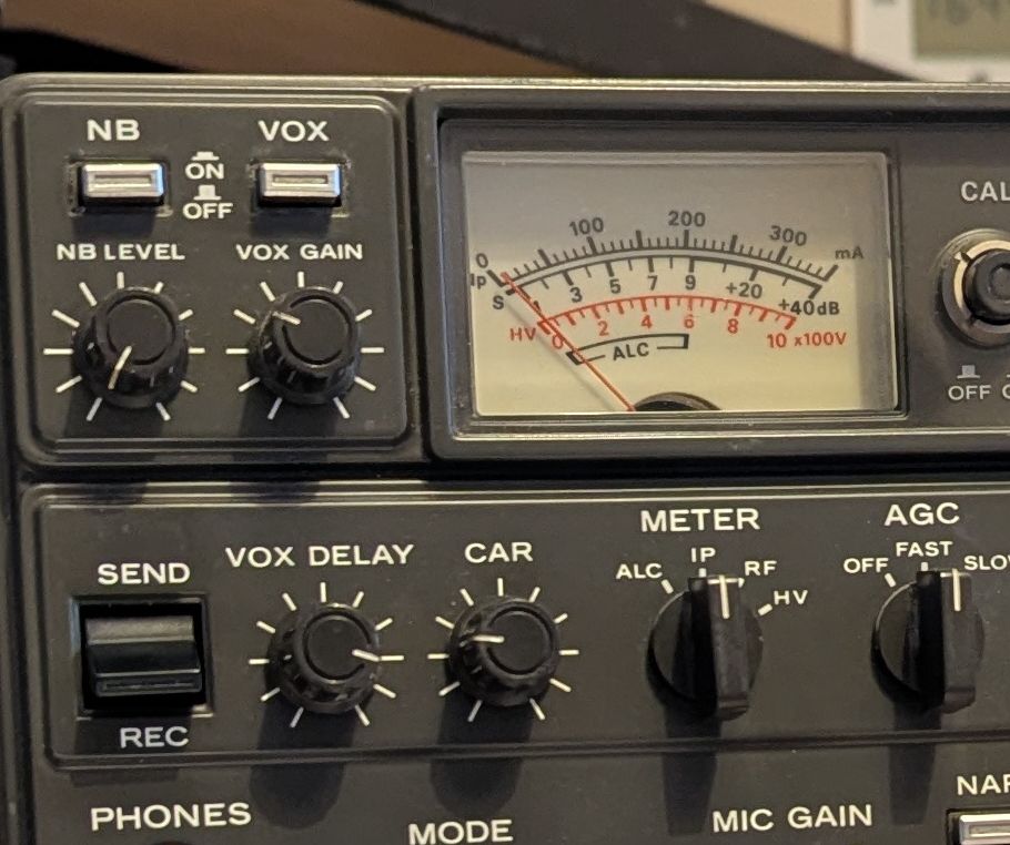 Image shows the Kenwood TS-530SP transceiver's SEND/REC switch and VOX controls